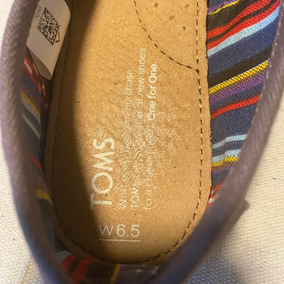 Tom’s slip on gray canvas shoes Size 6.5 - Picture 5 of 6